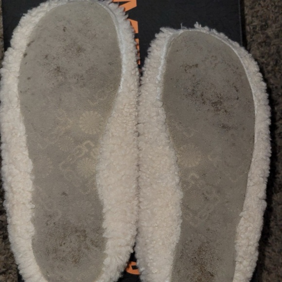 UGG Birche slippers size 7 ***LOOKING TO PURCHASE *** - Picture 5 of 5